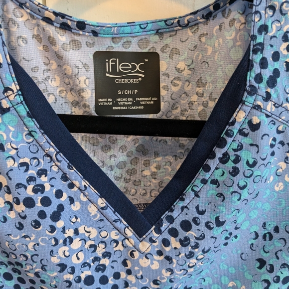 Cherokee iFlex scrub top - Picture 3 of 4